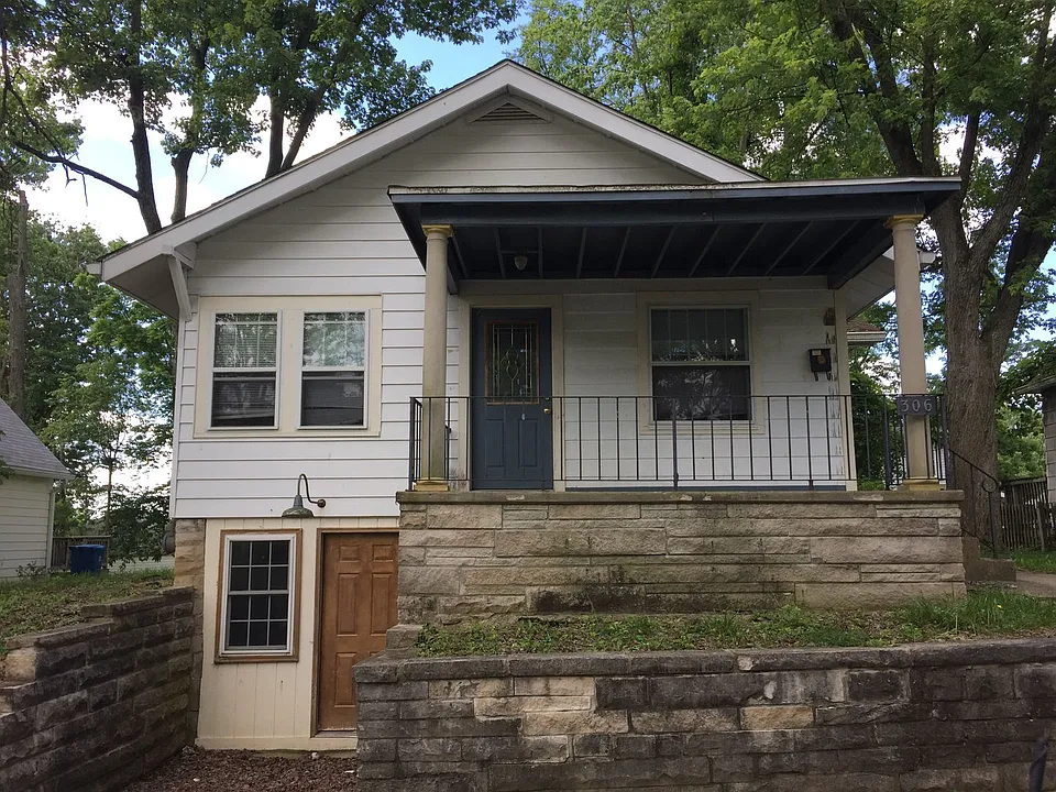 306 E 11th St