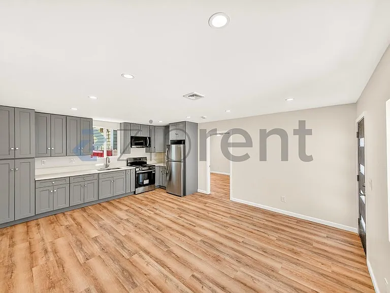4013 S Harvard Blvd — Photo 4