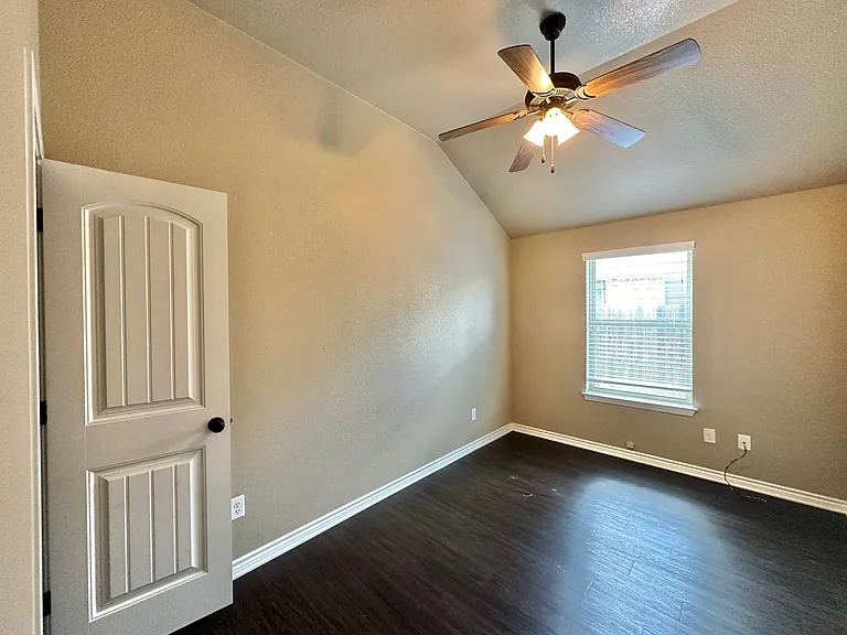 302 Sladecek Dr — Photo 9