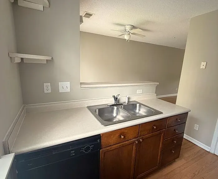 624 Emerald Cove Dr — Photo 6