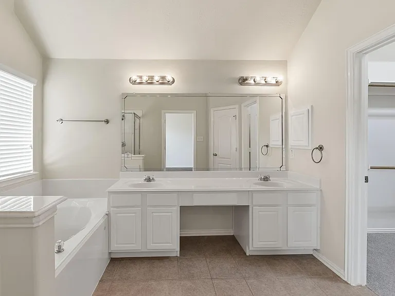 10022 Darrell Springs Ln — Photo 20