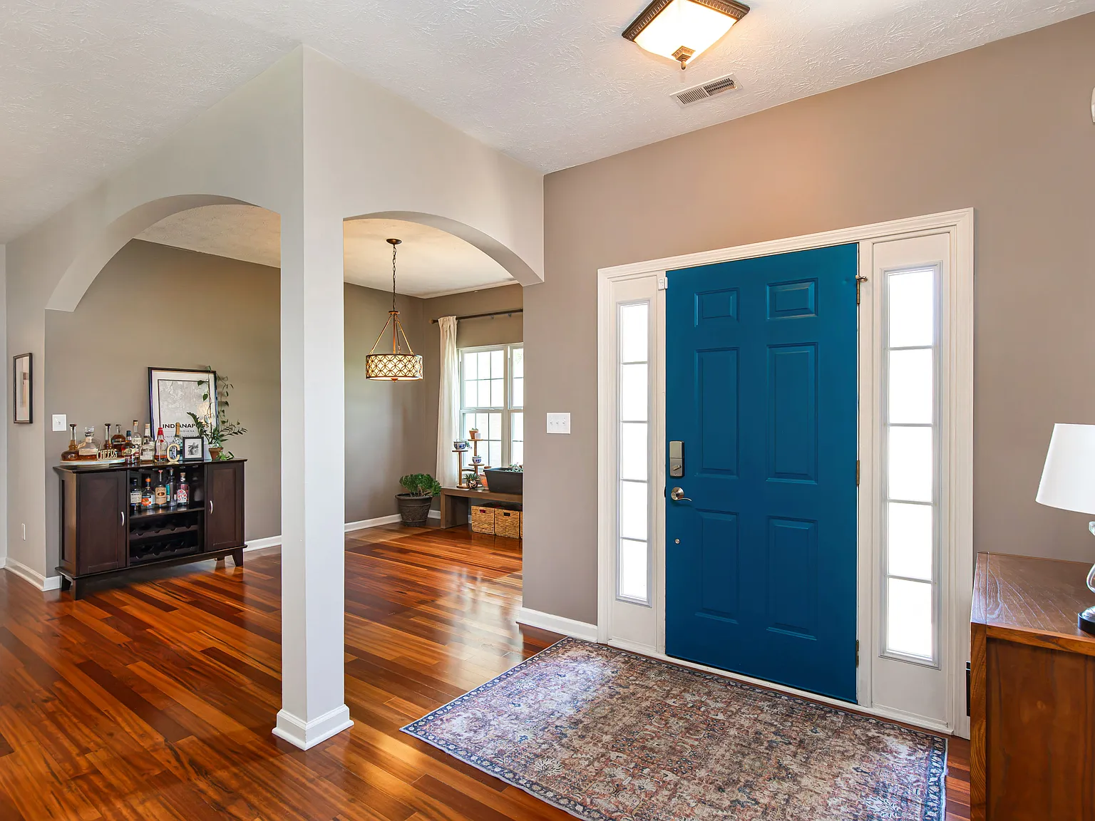 3 bed, 1728 sqft, $2,399 — Photo 3