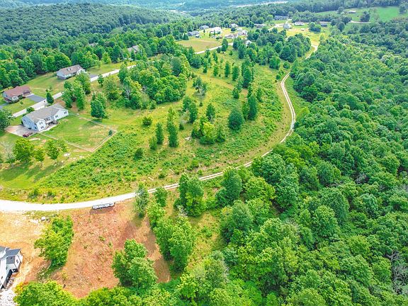 4th image of 26 Green Meadow Ln