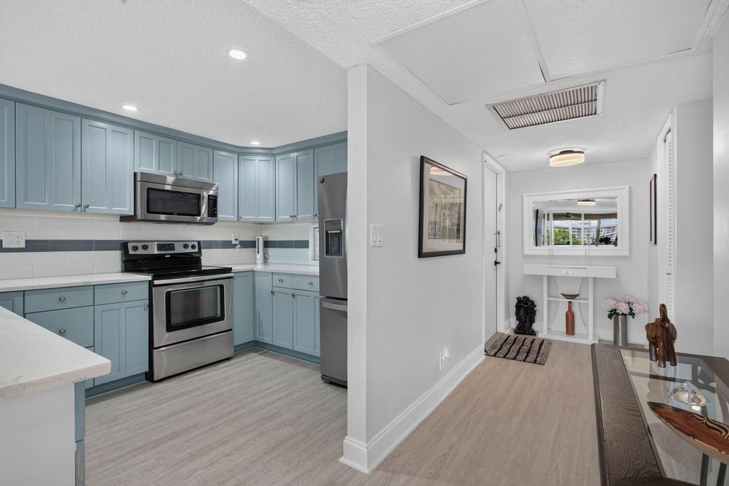 2901 S Palm Aire Drive #610, photo 3