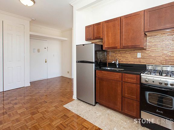 4th image of 304 W 92nd St APT 7G