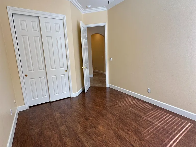 768 Quincy Ave — Photo 24