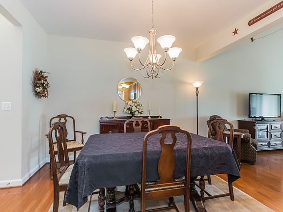 5th image of 3019 John Bernard Dr #157