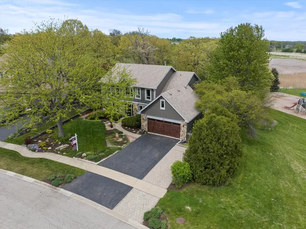 2087 Oaktree Trl, Lake Villa, IL 60046