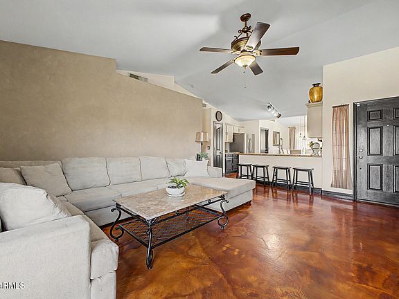 3rd image of 2712 W WAYLAND Drive