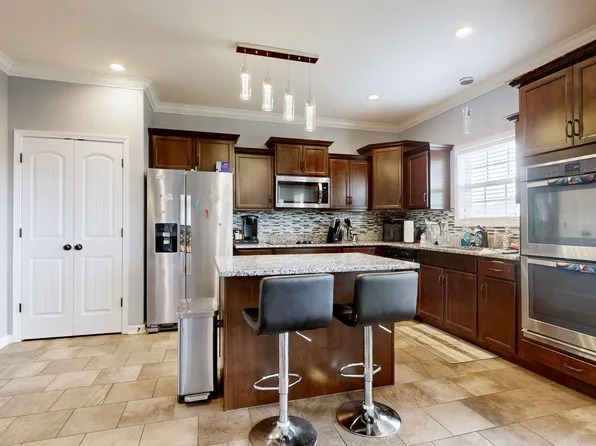 1020 Thrasher Dr, Clarksville, TN 37040