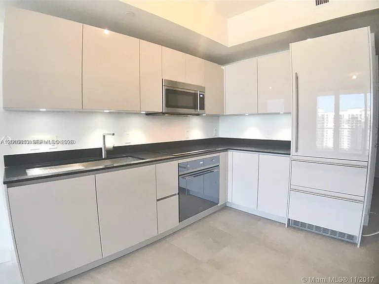 1010 Brickell Ave #2810 — Photo 6