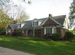 18 E Dr NE, Hartville, OH 44632