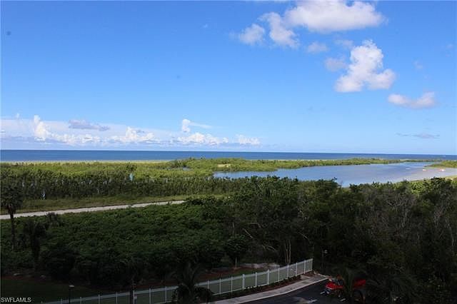 1st image of 440 Seaview Ct APT 901