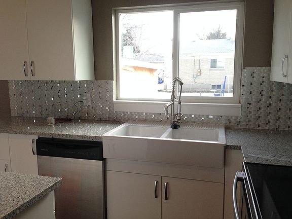 3rd image of 4895 W Coquille Ave