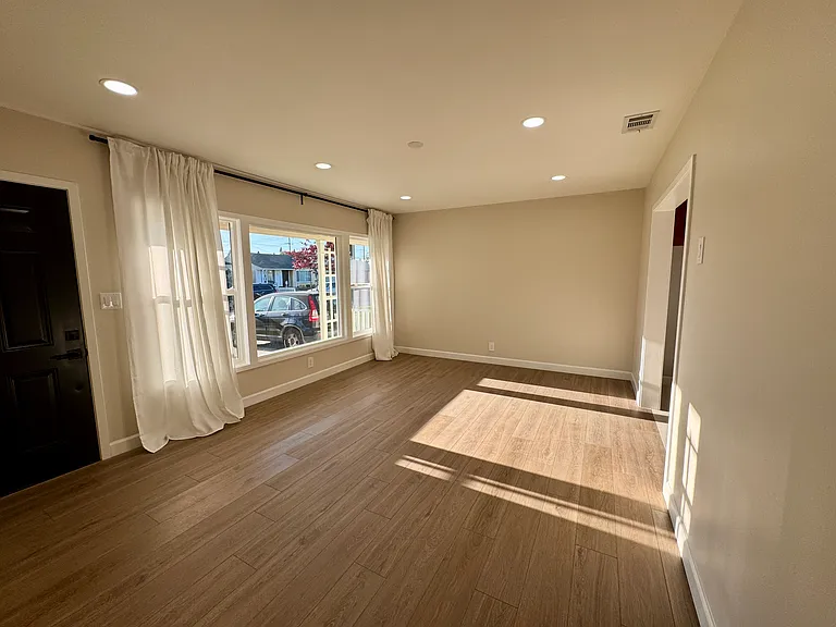 5516 Pepperwood Ave — Photo 6