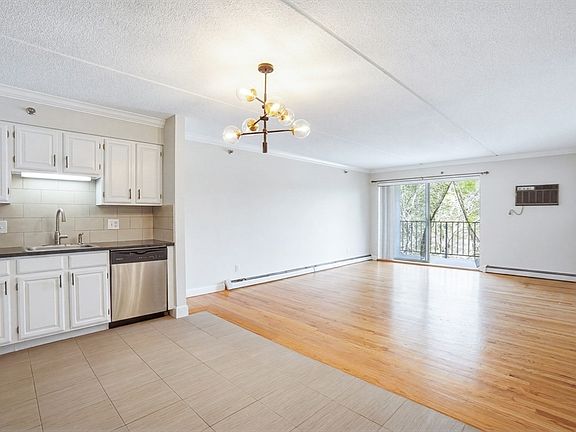 3rd image of 209 Riverview Ave APT 5