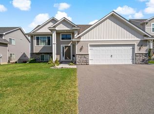 1713 Riverside Dr, Shakopee, MN 55379