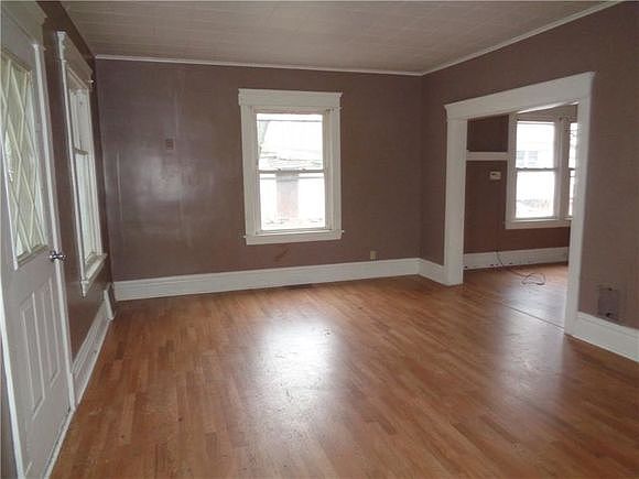 2nd image of 4 Taylor St