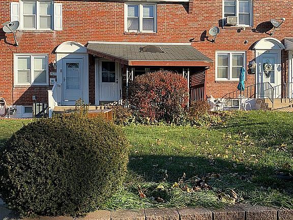 Front yard/porch