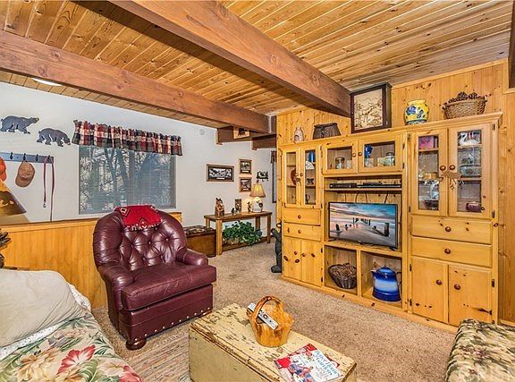 3rd image of 543 Santa Barbara Ave