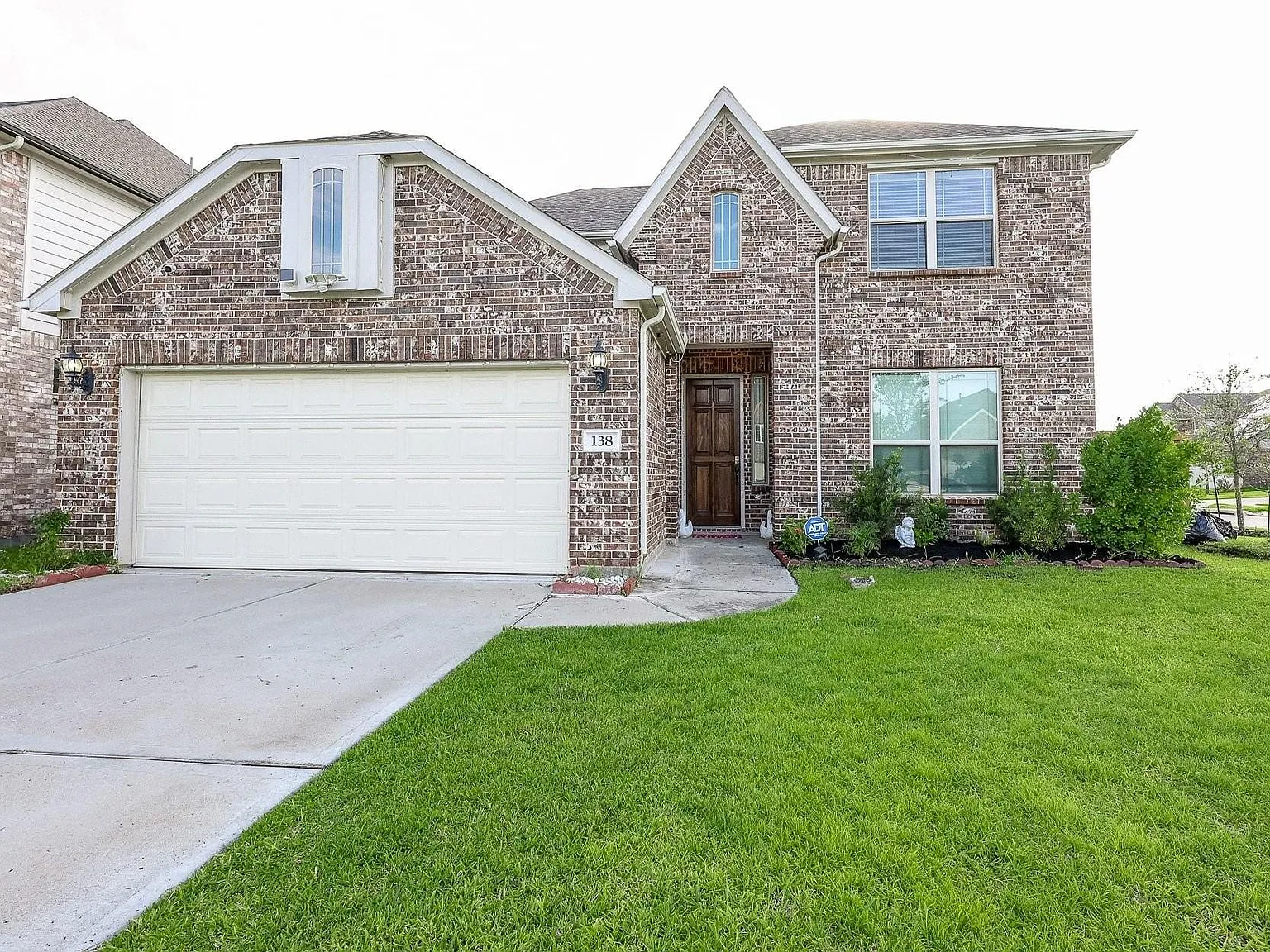 4 bed, 3.0 bath, 2467 sqft, $3,200 — Photo 1