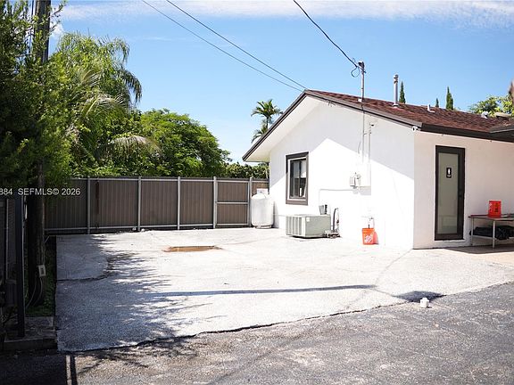 5th image of 17475 SW 182nd Ave