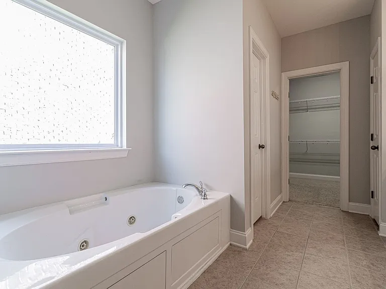 412 Meadowcrest Cir — Photo 14