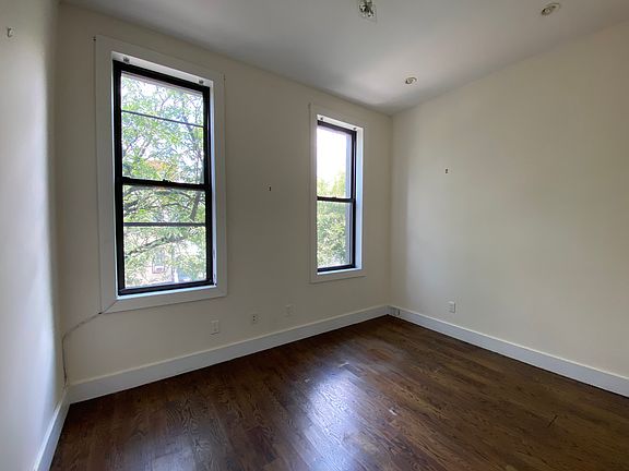 3rd image of 171 Stanhope St APT 2R