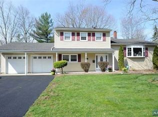 11 Palmer Dr, Wayne, NJ 07470