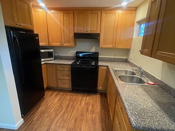 2nd image of 514-524 41st St #524A