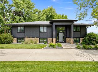 15721 Meredith Dr, Urbandale, IA 50323