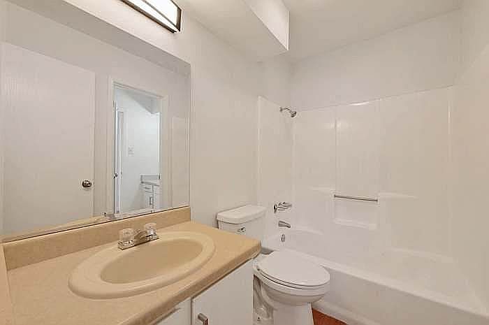 2nd image of 2539 17th Ave S