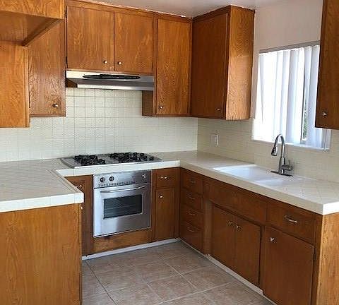2nd image of 707 W 30th St #6