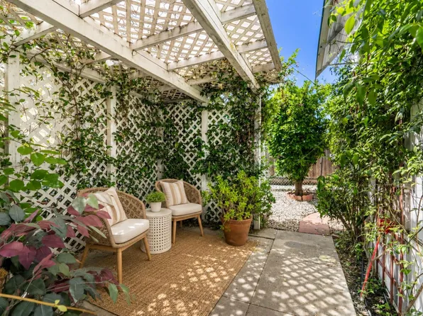 35 Don Antonio Way, Ojai, CA 93023