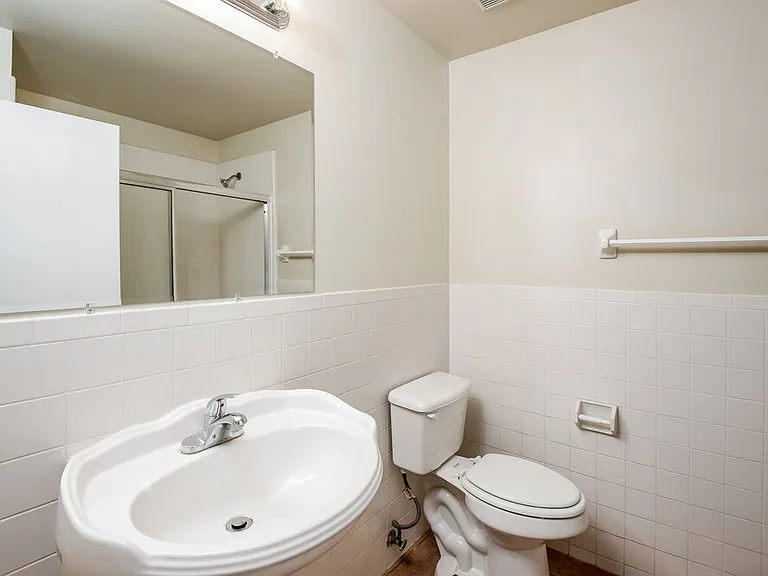 2640 Rolling Broak Dr — Photo 15