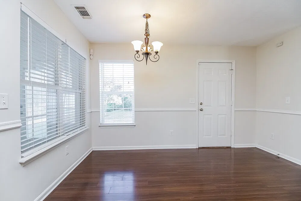 4 bed, 2.5 bath, 2132 sqft, $3,460 — Photo 4