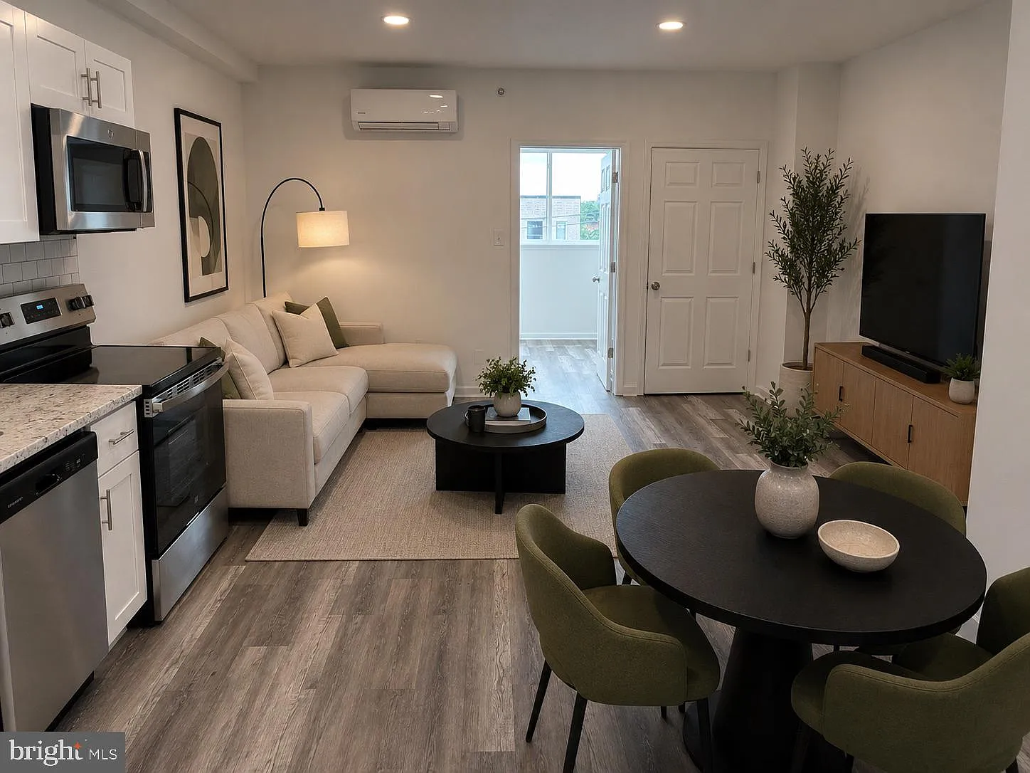 2 bed, 700 sqft, $1,200 — Photo 2