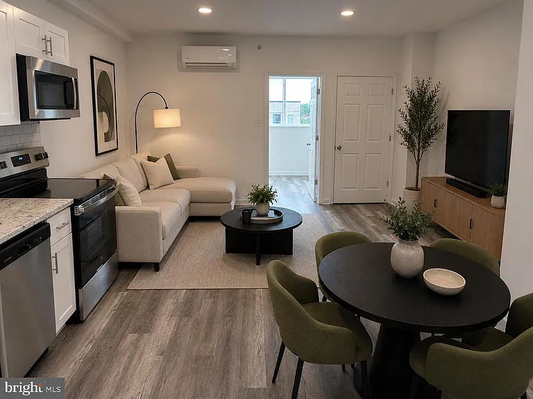 1219 W Butler St #3 — Photo 2