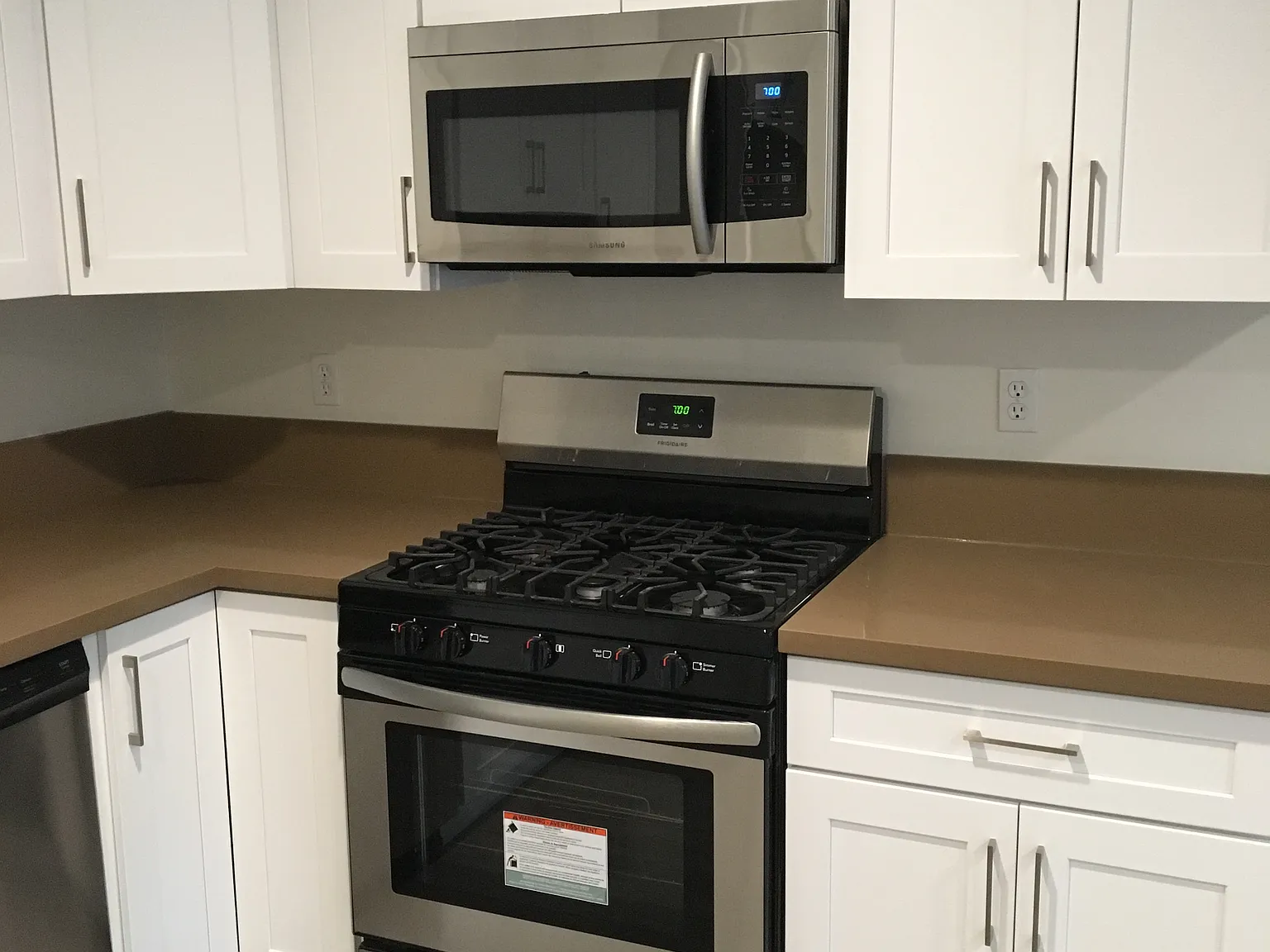 2 bed, 825 sqft, $2,595 — Photo 3