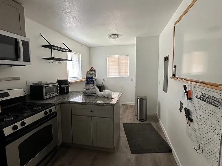 885 Spruce St #A — Photo 10