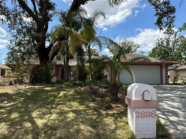 2898 Hammock Dr, Plant City, FL 33566
