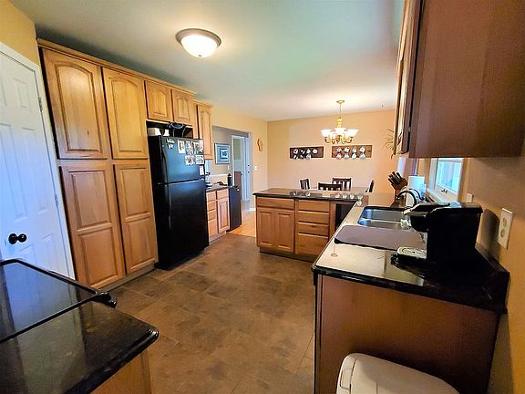 5th image of 2900 33rd Ave NE