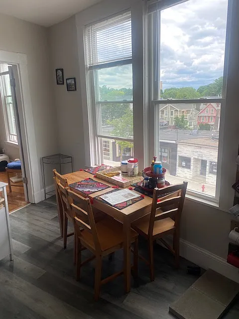 3 bed, 1200 sqft, $3,195 — Photo 2