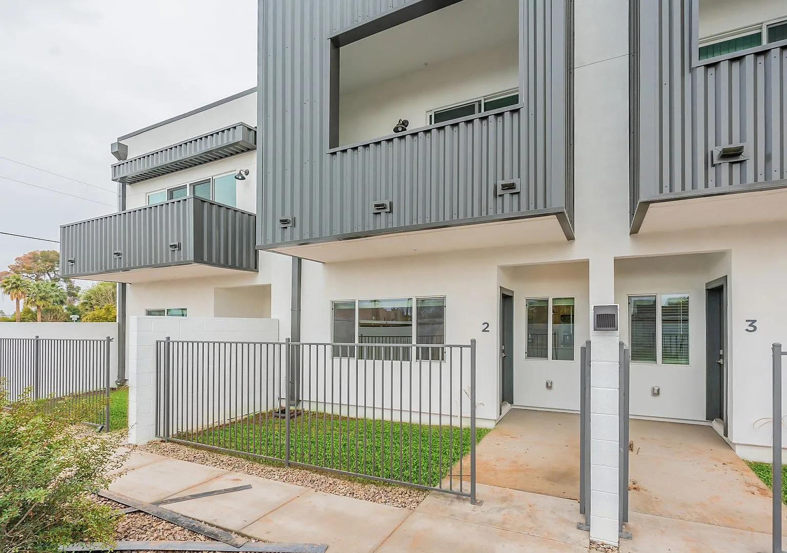 Luxury Townhome With Private Yard & Mountain Views - Enjoy 2 Months Free! — Photo 2