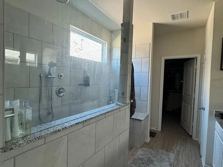 12514 Thrall — Photo 15