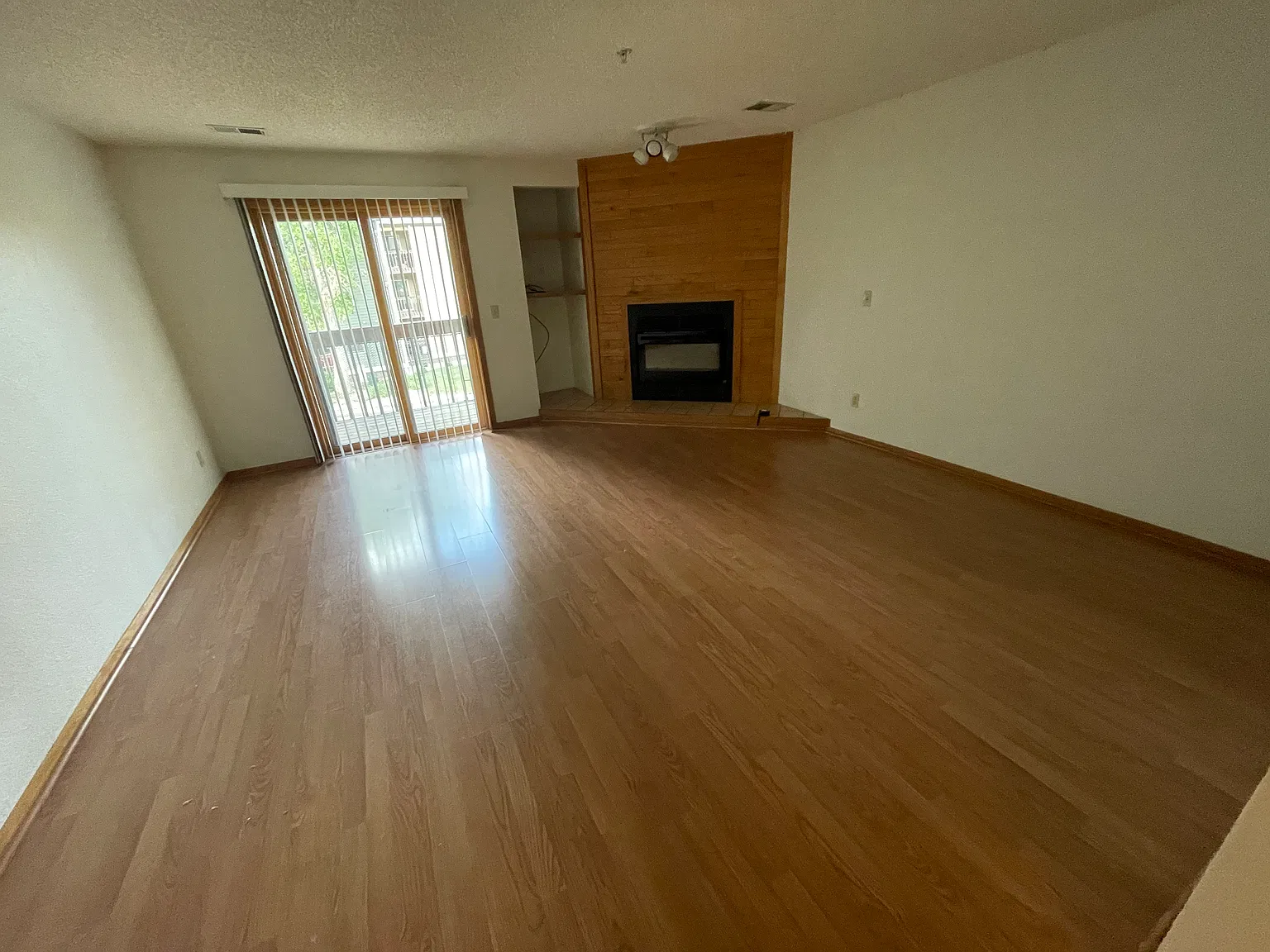 2 bed, 803 sqft, $2,600 — Photo 2