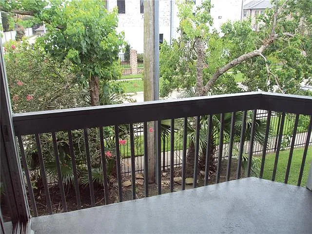 176 Avant Garde Cir #176 — Photo 5