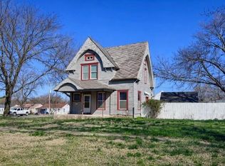 802 Sycamore St, Humboldt, KS 66748