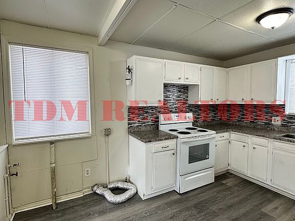 5th image of 3235 Huggins Ave