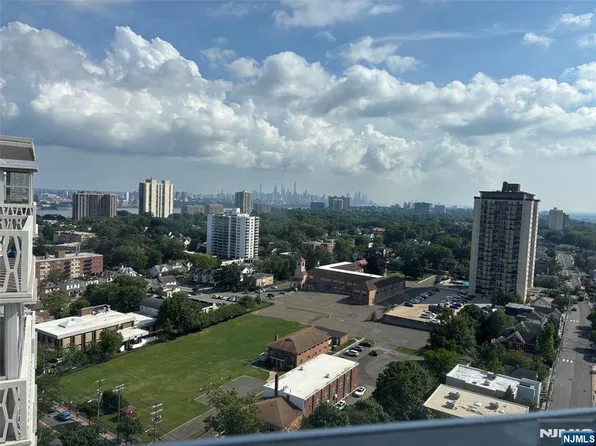 2000 Linwood Ave APT 23-N, Fort Lee, NJ 07024